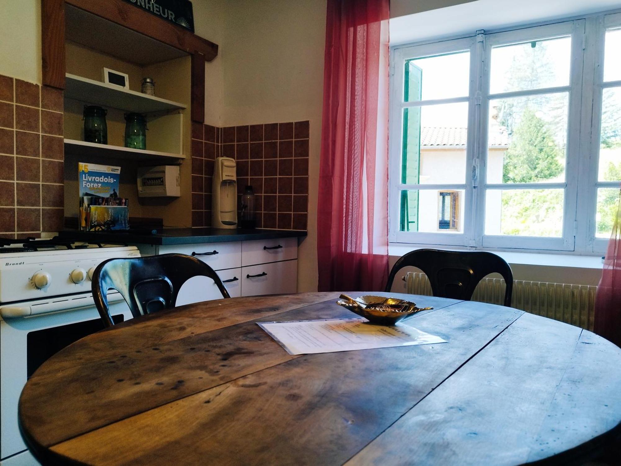 Charmant Studio Tout Equipe Olliergues Екстериор снимка