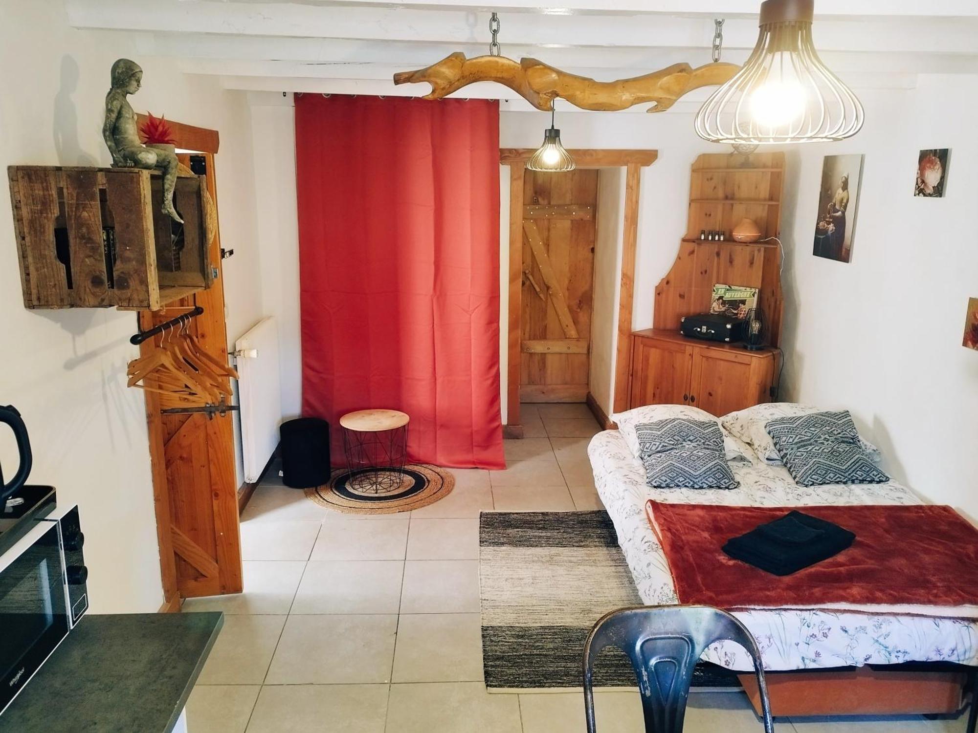 Charmant Studio Tout Equipe Olliergues Екстериор снимка